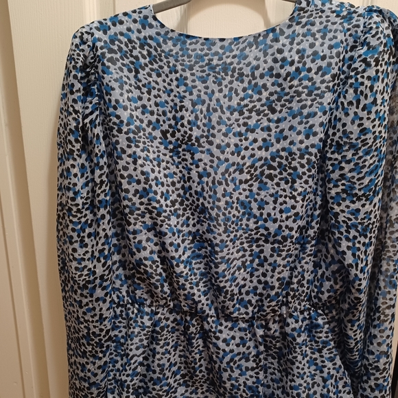 Espress blouse! Great to pair with Jeans and sandles! - Picture 3 of 8